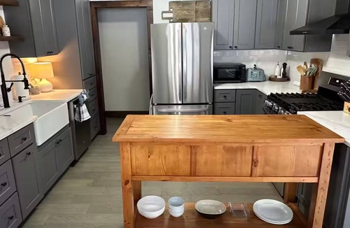 Cairo House | CasaBlanka Catskills Ski Mountain Home w/Hot Tub, Fireplace