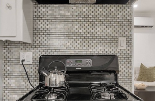 East Los Angeles House | Casita Allston - East L.A.! Gem w/Easy Check-In!
