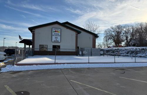 Cassville Hotel | Cassville Four Seasons Inn & Suites