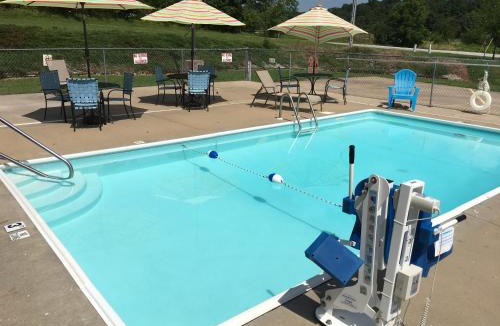 Cassville Hotel | Cassville Four Seasons Inn & Suites