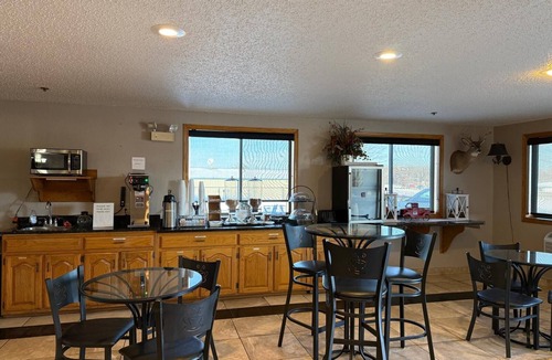 Cassville Hotel | Cassville Four seasons inn & suits