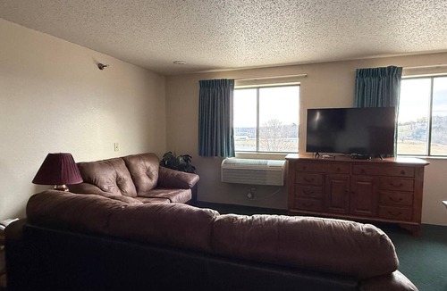 Cassville Hotel | Cassville Four seasons inn & suits