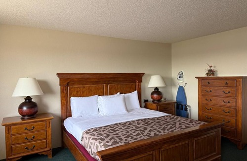 Cassville Hotel | Cassville Four seasons inn & suits