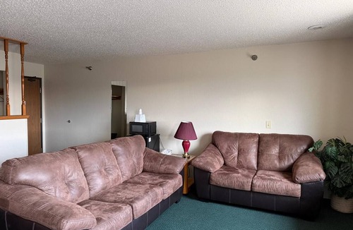 Cassville Hotel | Cassville Four seasons inn & suits