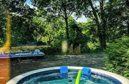 Lake Katrine House | Catskills River Retreat: Large Waterfront 4BR Home Sleeps 11 Guests