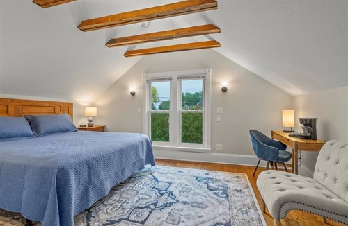 Cedar Falls House | Cedar Falls Gem: Vintage Home With Modern Comforts Near Historic Downtown!