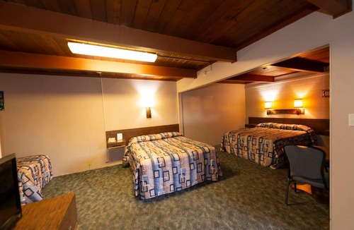 McCook Hotel | Cedar Inn