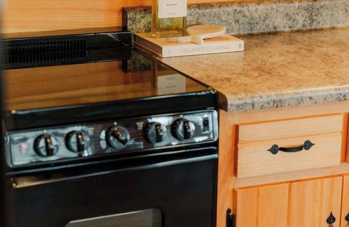 Laurelville Cabin | Cedar Wrapped Cozy Villa Cabin - 4 Miles From Trails