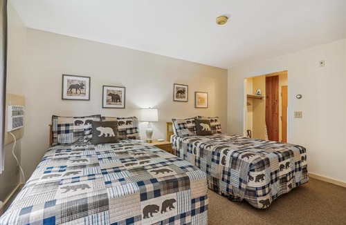West Bridgewater Hotel | Cedarbrook Two Double bed Standard Hotel room 217