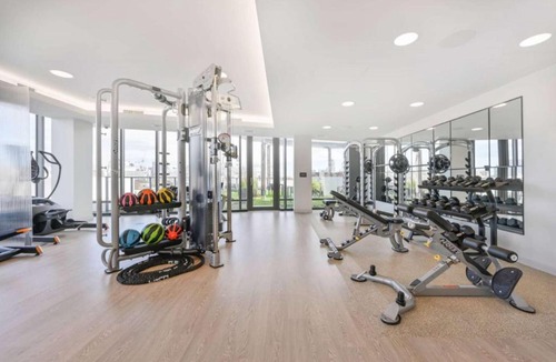 Assembly Square Apartment | Central 1BR Apartment Assembly Square Pool Gym Parking Sleep 5