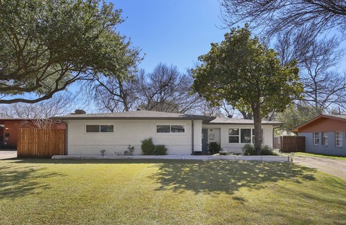 Farmers Branch House | Central 3-Bedroom Home in residential neighborhood