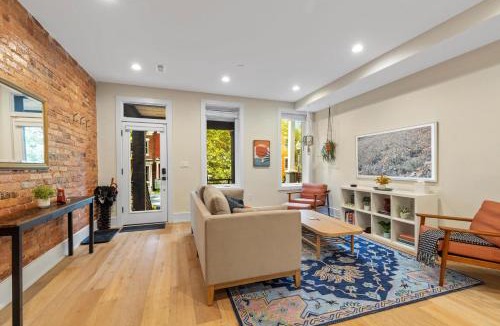 Park View House | Central DC 5-BR Townhome - Walk to METRO-rail