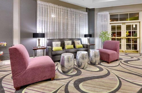 North Dallas Hotel | Central Expressway Two Double w/Breakfast & Pool