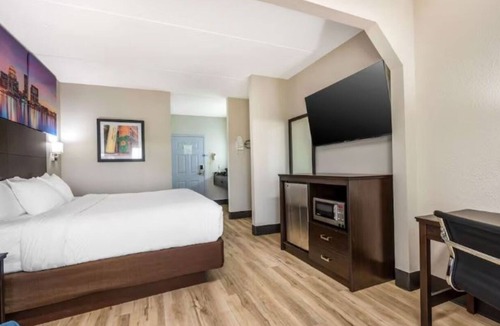 Jeffersontown Hotel | Central Louisville Hotel Stay with Free Breakfast & Indoor Pool Near Downtown