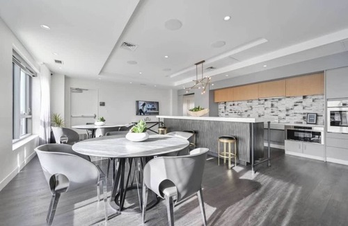 Central Square Apartment | Central Penthouse City Skyline Views, Gym sleep 8