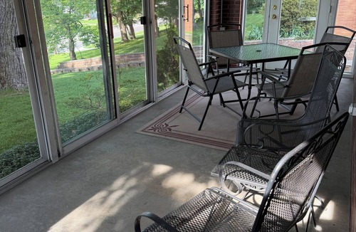 Owensboro House | Centrally Located Mid Century Traditional Home