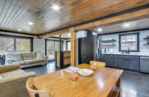 Glouster House | 'Chène Cottage' Near Burr Oak Lake & Trailheads!