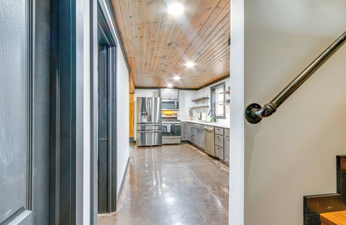 Glouster House | 'Chène Cottage' Near Burr Oak Lake & Trailheads!