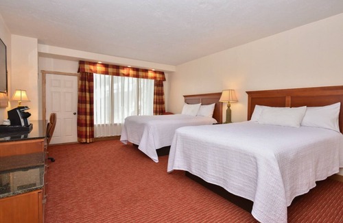 Seven Springs Hotel | Champion Hotel | Queen Tower Room + In-Room Perks