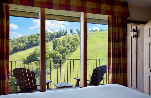 Seven Springs Hotel | Champion Hotel | Queen Tower Room + In-Room Perks