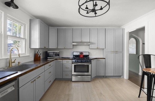 Lorenz Park House | Charles Cottage Near Warren St New Renovation
