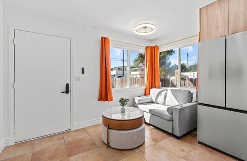 Tustin House | Charming 1-bedroom bungalow with AC in pleasant Tustin