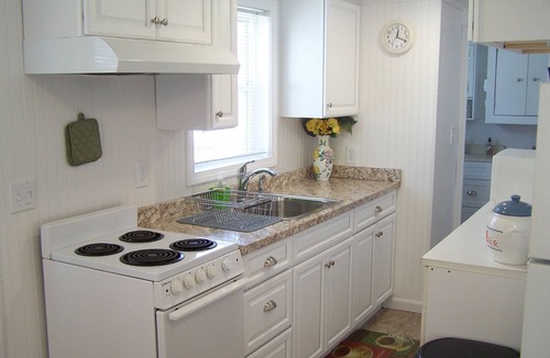 Eastward Look Cottage | Charming 1-bedroom cottage in beautiful Narragansett with AC, WiFi