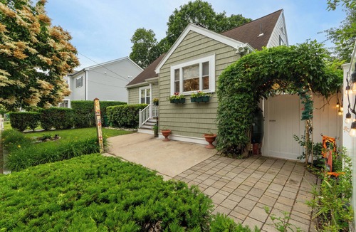 West Medford Apartment | Charming 1-bedroom well located Garden Apartment in Historic West Medford