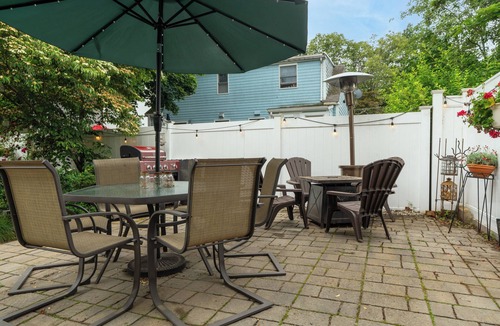 West Medford Apartment | Charming 1-bedroom well located Garden Apartment in Historic West Medford