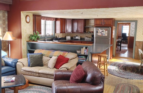 Bethel House | Charming 1700s Farm House on Beautiful 100 Acre Estate