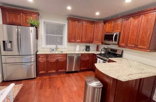 Wheaton-Glenmont House | Charming 2-bedroom one floor house with WiFi, AC in fabulous Silver Spring