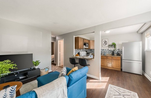 Riverside Apartment | Charming 2-bedroom apt in quiet Riverside in between airport and Kansas City