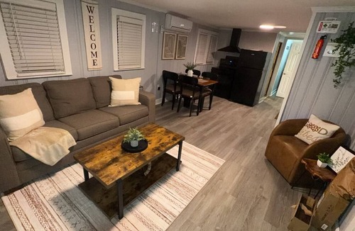 Wareham Center House | Charming 2-bedroom bungalow in brilliant Wareham with AC, WiFi.
