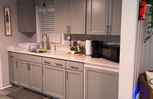 Wareham Center House | Charming 2-bedroom bungalow in brilliant Wareham with AC, WiFi.