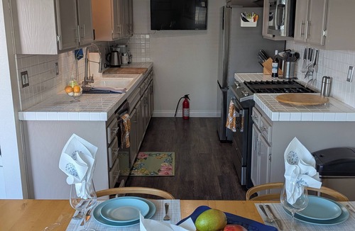 Orange Condo | Charming 2-bedroom condo Near Disneyland and Beaches