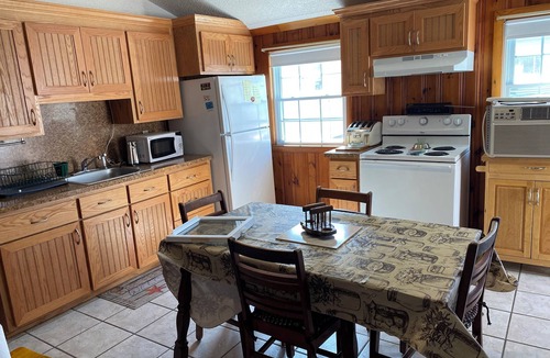 Old Lyme Cottage | Charming 2-bedroom cottage in Old Lyme with AC