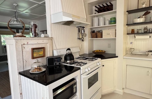 Orient House | Charming 2-bedroom cottage in Orient. Close to beaches, Village Lane, the Jitney