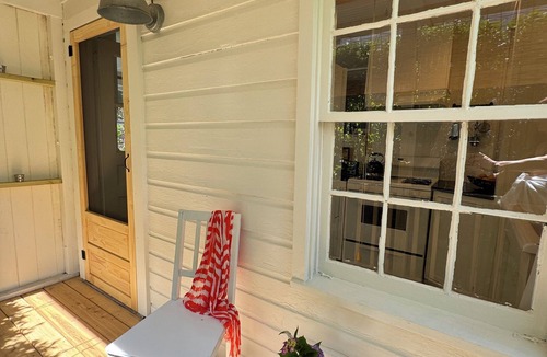Orient House | Charming 2-bedroom cottage in Orient. Close to beaches, Village Lane, the Jitney