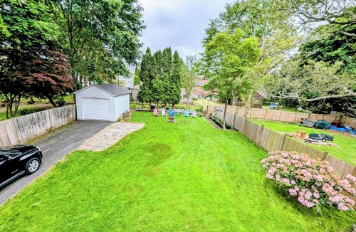 New London House | Charming 2-bedroom house with Wi-Fi, AC in marvelous New London CT