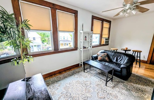 New London House | Charming 2-bedroom house with Wi-Fi, AC in marvelous New London CT