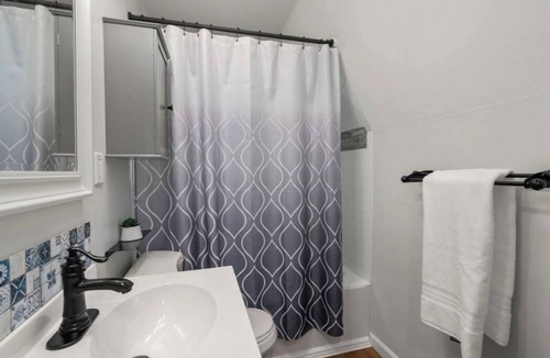 Fiskdale House | Charming 2-bedroom house in Terrific Sturbridge with AC