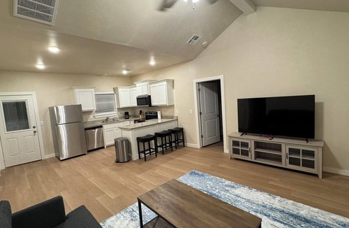 Chickasha House | Charming 2-bedroom house with WiFi, AC in wonderful Chickasha