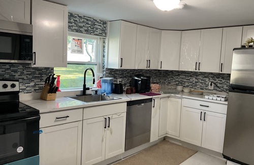 Holbrook House | Charming 2-bedroom house in delightful Holbrook with AC