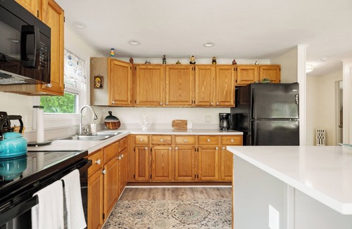 Newbury House | Charming 2-bedroom house in delightful Newbury with AC, WiFi