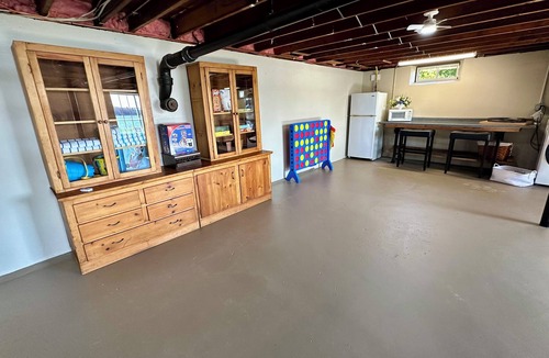 Bolton House | Charming 2-bedroom house located on Bolton Lake