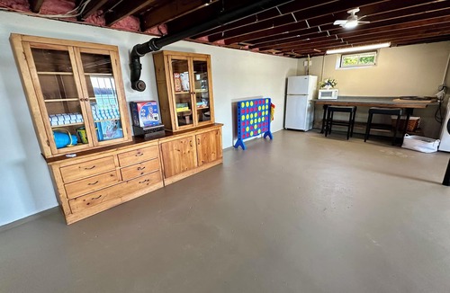 Bolton House | Charming 2-bedroom house located on Bolton Lake