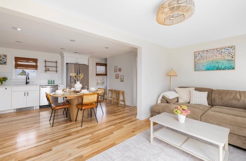 Point Judith House | Charming 2-bedroom in delightful Narragansett with WiFi, AC. Walk to beach!