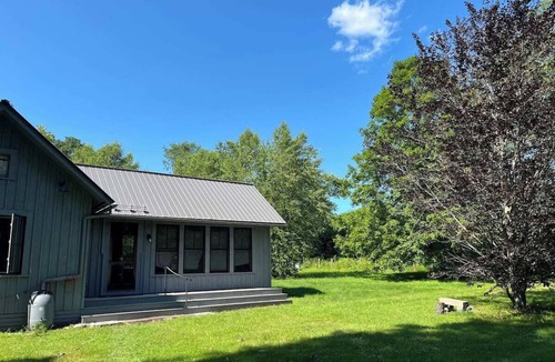 Lyme Cottage | Charming 2-BR cottage in wonderful Lyme w/AC + Gas Fireplace, private deck