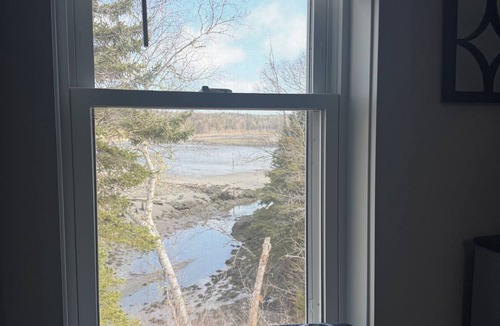 Lubec House | Charming 2-bedroom house in peaceful Township of Trescott with WiFi