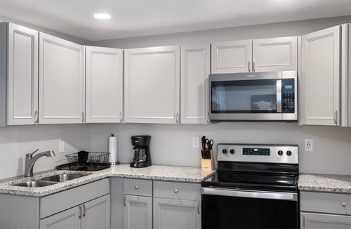 Bowling Green House | Charming 2BR/1BA home Near WKU